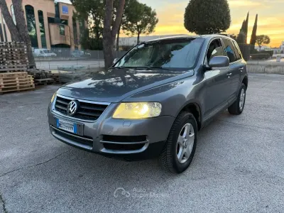 Usata VW Touareg R 174 CV (127 kW) 2005 Gray SUV