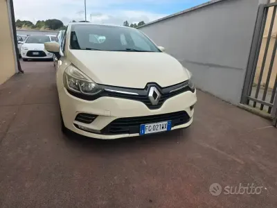 Usata Renault Clio IV Zen 73 CV (53 kW) 2017 Beige Berlina