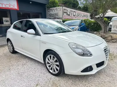 Usata Alfa Romeo Giulietta Distinctive 140 CV (102 kW) 2011 Bianco Utilitaria