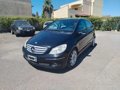 Usata Mercedes B200 140 CV (102 kW) 2006 Nero Monovolume