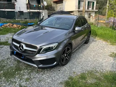 Usata Mercedes GLA200 136 CV (100 kW) 2016 Grigio SUV