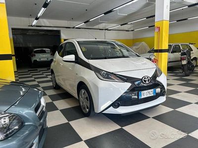 Usata Toyota Aygo X-Black 69 CV (50 kW) 2017 Bianco Utilitaria