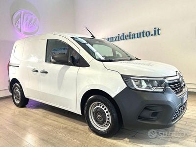 Usata Renault Kangoo 95 CV (69 kW) 2023 Bianco pastello Monovolume