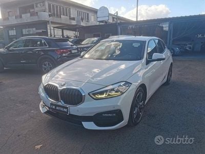 Usata BMW 118 Sport Line 150 CV (110 kW) 2021 Bianco Utilitaria
