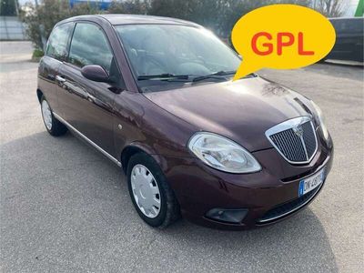 usata Lancia Ypsilon 1.4 16v MomoDesign (sport) 6m