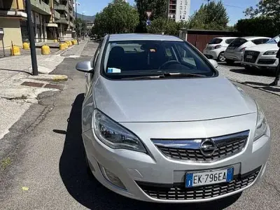 Usata Opel Astra Cosmo 95 CV (69 kW) 2011 Berlina