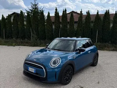 Usata Mini ONE 136 CV (100 kW) 2022 Bluazzurro Utilitaria