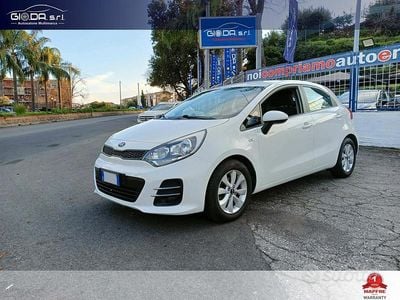 Usata Kia Rio 74 CV (54 kW) 2016 Bianco Berlina