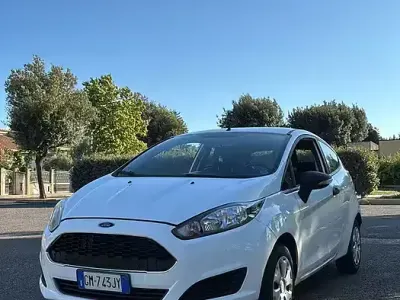 Usata Ford Fiesta 75 CV (55 kW) 2017 Bianco Utilitaria