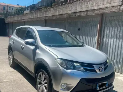 Usata Toyota RAV4 Lounge 150 CV (110 kW) 2014 Grigio SUV
