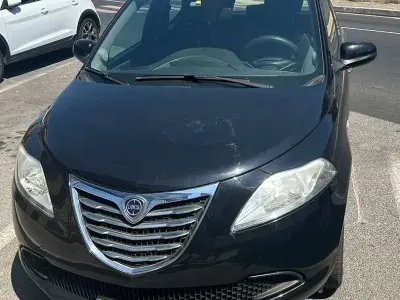 Usata Lancia Ypsilon Silver 69 CV (50 kW) 2013 Nero Utilitaria