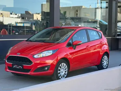 Usata Ford Fiesta 80 CV (58 kW) 2016 Rosso Utilitaria
