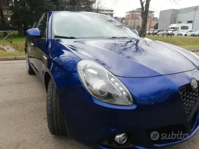 Usata Alfa Romeo Giulietta Distinctive 174 CV (127 kW) 2014 Blu/azzurro Utilitaria
