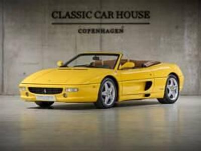 Usata Ferrari F355 381 CV (280 kW) 1999 Giallo Cabrio
