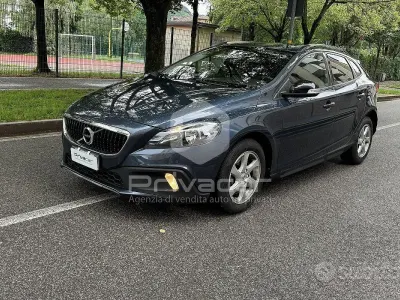 Usata Volvo V40 Plus 152 CV (111 kW) 2018 Nero Utilitaria