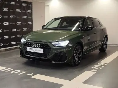 Nuova Audi A1 Ambiente 116 CV (85 kW) 2025 Verde district metallizzato SUV