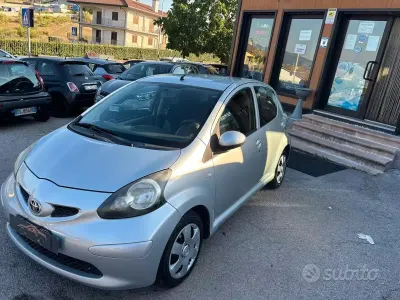 Usata Toyota Aygo Sol 54 CV (39 kW) 2006 Grigio Utilitaria
