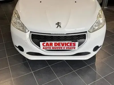Usata Peugeot 208 68 CV (50 kW) 2014 Bianco Utilitaria
