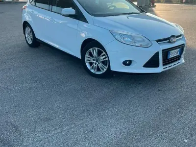 Usata Ford Focus 115 CV (84 kW) 2011 Bianco Berlina