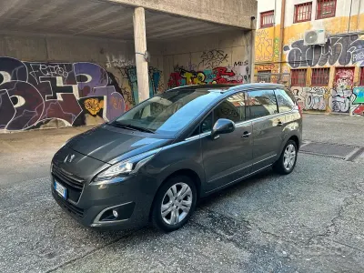 Usata Peugeot 5008 Allure 115 CV (84 kW) 2014 Grigio Monovolume