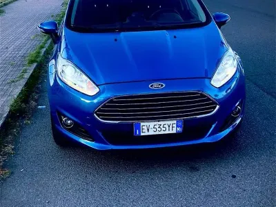 Usata Ford Fiesta Titanium 75 CV (55 kW) 2015 Blu Utilitaria