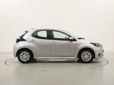 Usata Toyota Yaris Hybrid Business Edition 116 CV (85 kW) 2022 Grigiogrigio Utilitaria