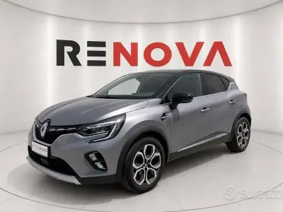 Usata Renault Captur Techno 101 CV (74 kW) 2023 Grigio SUV