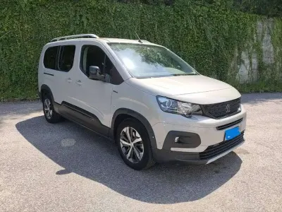 Usata Peugeot Rifter GT-line 131 CV (96 kW) 2019 Grigio Monovolume