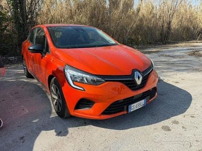 Usata Renault Clio V Equilibre 90 CV (66 kW) 2023 Arancione Berlina