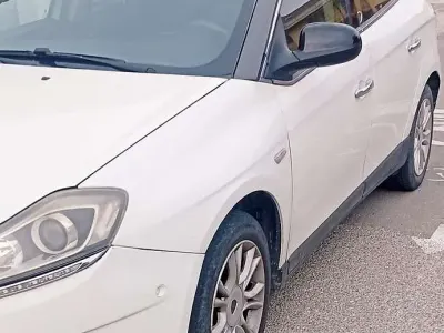 Usata Lancia Delta Platinum 165 CV (121 kW) 2012 Utilitaria
