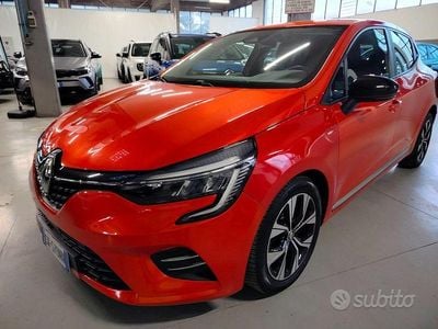 Usata Renault Clio V Evolution 101 CV (74 kW) 2023 Arancione Berlina