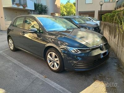 Usata VW Golf VIII Life 131 CV (96 kW) 2020 Grigio Berlina