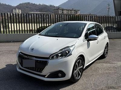 Usata Peugeot 208 Allure 82 CV (60 kW) 2017 Bianco Utilitaria