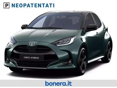 Nuova Toyota Yaris Hybrid Premium 131 CV (96 kW) 2026 Forest green & black Berlina