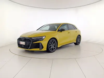 Usata Audi RS3 Ambiente 400 CV (294 kW) 2025 Giallo pitone metallizzato Berlina