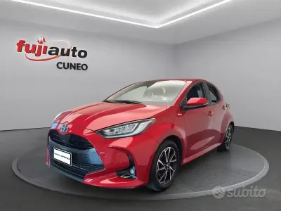 Usata Toyota Yaris Trend 116 CV (85 kW) 2022 Emotional red Utilitaria