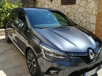 Usata Renault Clio 101 CV (74 kW) 2020 Grigio Utilitaria