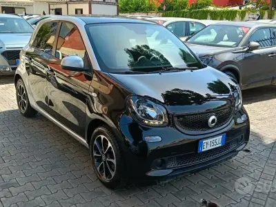 Usata Smart ForFour 71 CV (52 kW) 2015 Nero Utilitaria