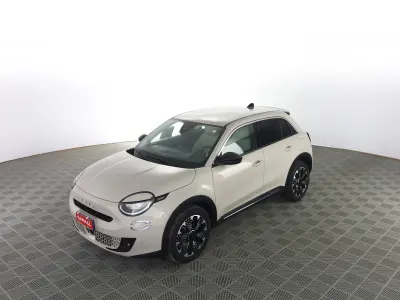 Usata Fiat 600 101 CV (74 kW) 2025 Crema cappuccino SUV