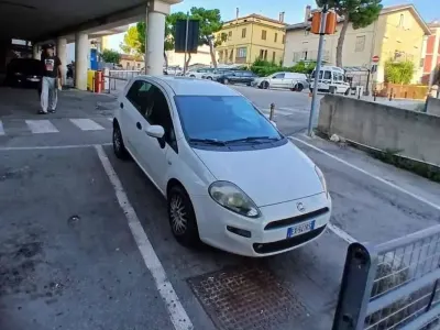 Usata Fiat Grande Punto 77 CV (56 kW) 2014 Bianco Utilitaria