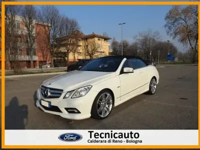 Usata Mercedes E250 Executive 204 CV (150 kW) 2011 Bianco pastello Cabrio
