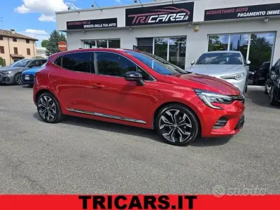 Begagnad Renault Clio V Techno 101 HK (74 kW) 2023 Röd Sedan