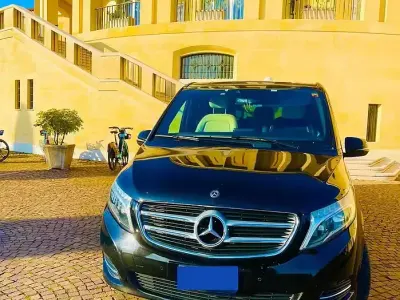 Usata Mercedes E250 105 CV (77 kW) 2019 Nero Monovolume