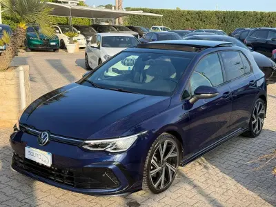 Usata VW Golf VII R-line 150 CV (110 kW) 2021 Blu/azzurro Utilitaria