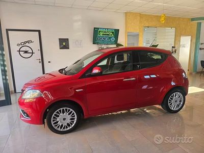 Begagnad Lancia Ypsilon Silver 69 HK (50 kW) 2017 Röd Halvkombi