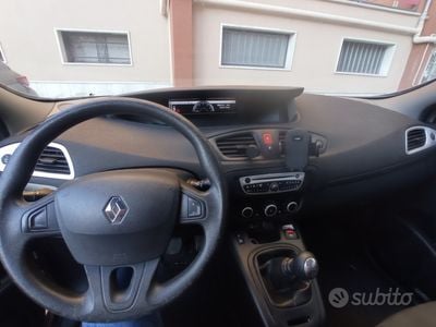 Usata Renault Grand Scénic III 110 CV (80 kW) 2010 Grigio Monovolume