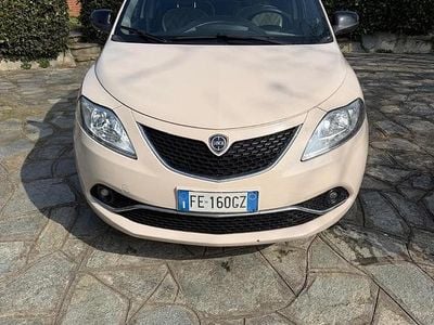 Usata Lancia Ypsilon Gold 69 CV (50 kW) 2016 Utilitaria