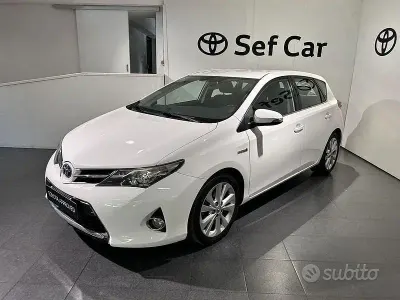 Usata Toyota Auris Hybrid Active 136 CV (100 kW) 2013 Bianco Berlina