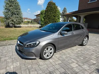 Usata Mercedes A180 Premium 109 CV (80 kW) 2016 Bluazzurro Utilitaria