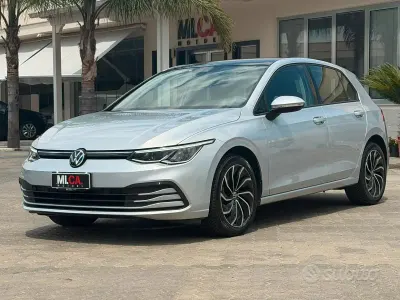 Usata VW Golf VIII Style 116 CV (85 kW) 2021 Grigio Utilitaria